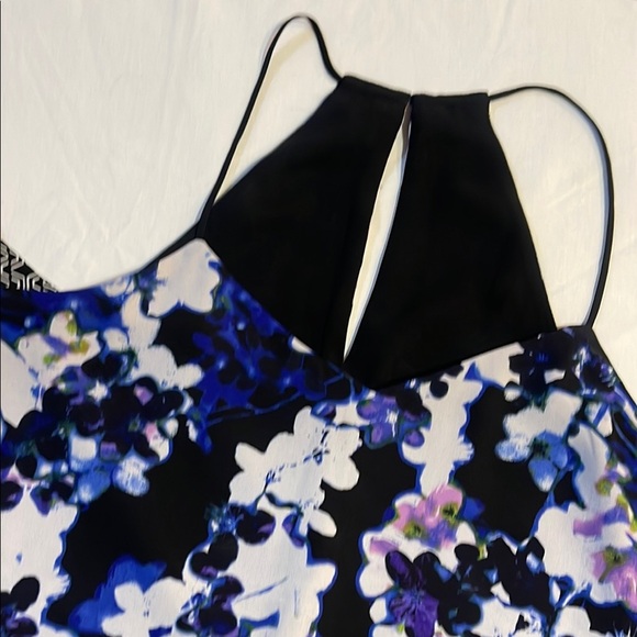 Black and White Sleeveless Set of 2 Tank Tops - Picture 2 of 9